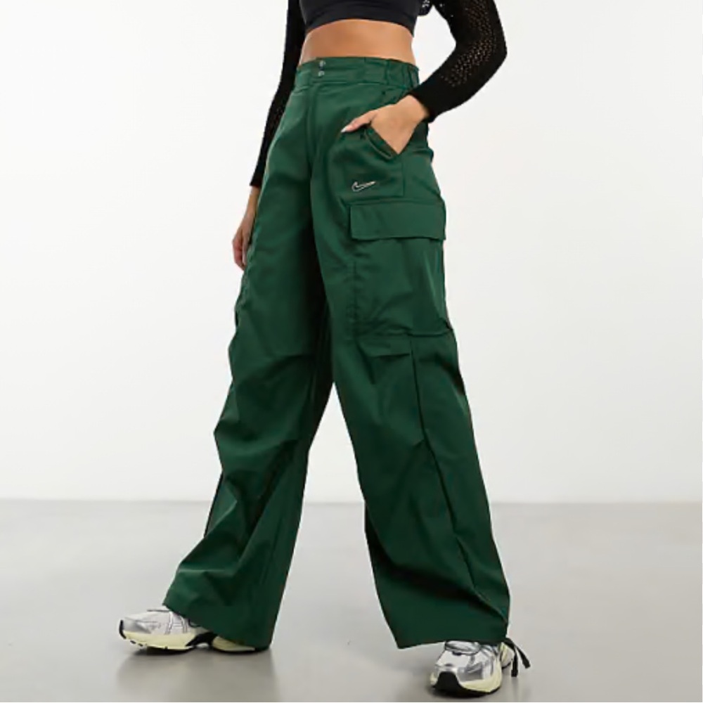 Nike Streetwear Dark Evergreen Cargo Pants w/ Logo S